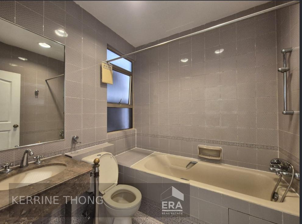 Prime Location! Short Walk to Mrt, Shopping Mall.