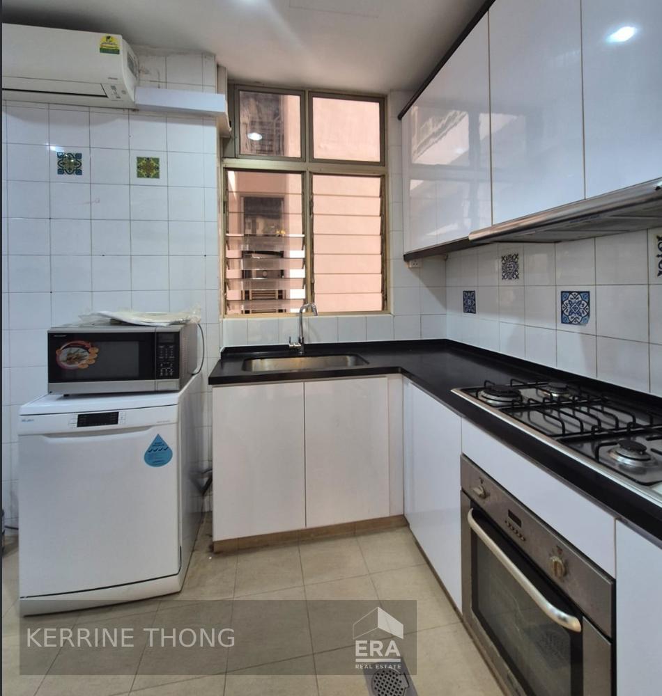 Prime Location! Short Walk to Mrt, Shopping Mall.