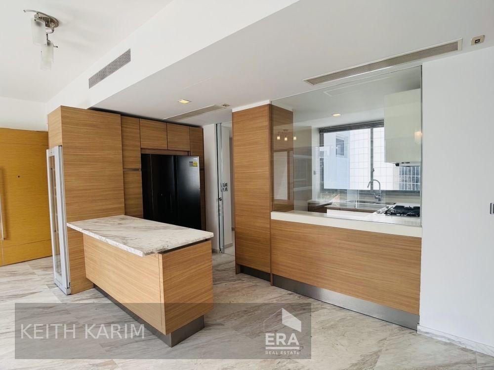 Spacious Layout With Private Lift Lobby Surrounded by Great Views