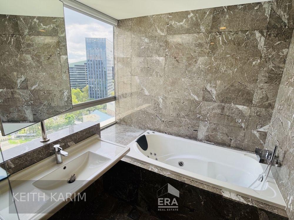 Spacious Layout With Private Lift Lobby Surrounded by Great Views