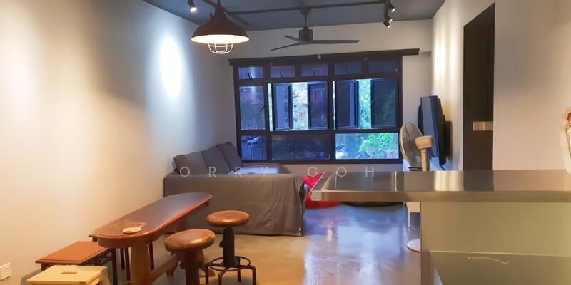 Prop-GPT: HDB Flat: D18 Tampines 869B Tampines Avenue 8