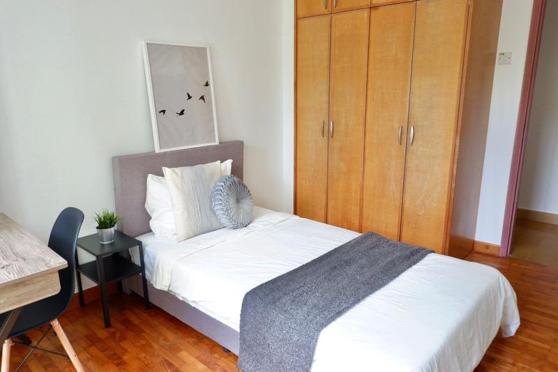 Emerald Garden Condominium Room Rental, $1,599, 1 Bed 2 Bath 200 sqft $8.00 psf