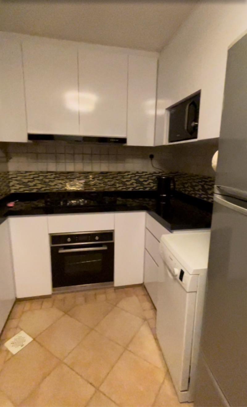 Emerald Garden Condominium Room Rental, $1,599, 1 Bed 2 Bath 200 sqft $8.00 psf