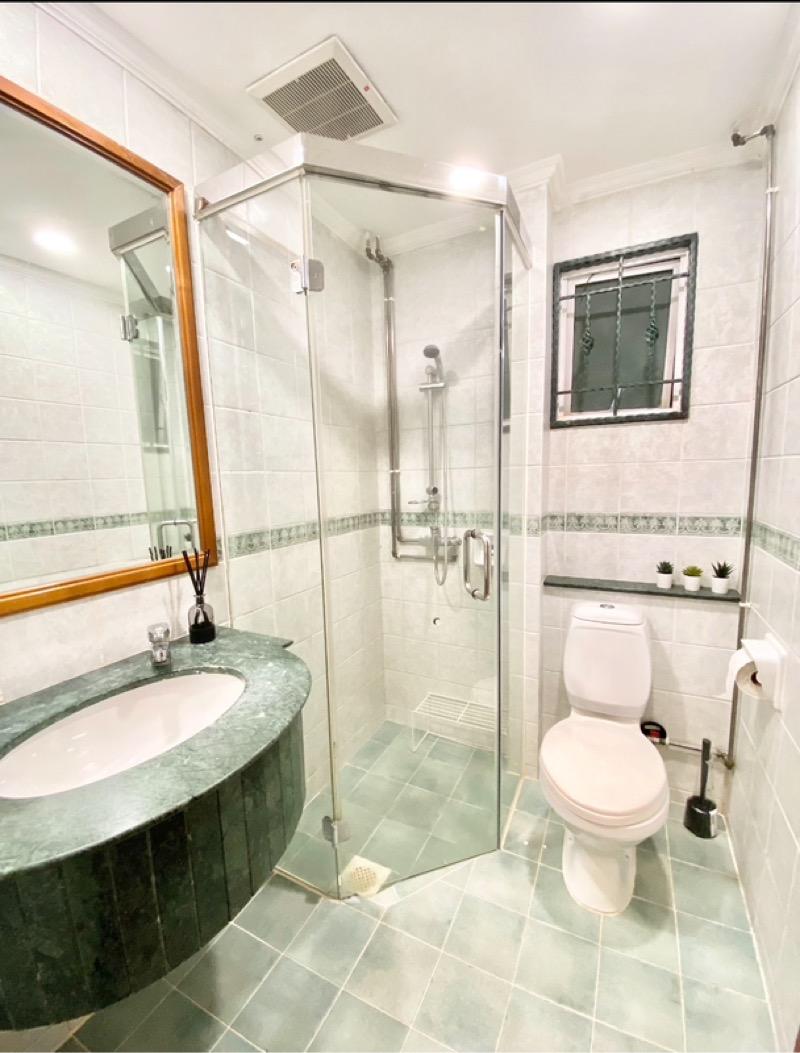Emerald Garden Condominium Room Rental, $1,599, 1 Bed 2 Bath 200 sqft $8.00 psf