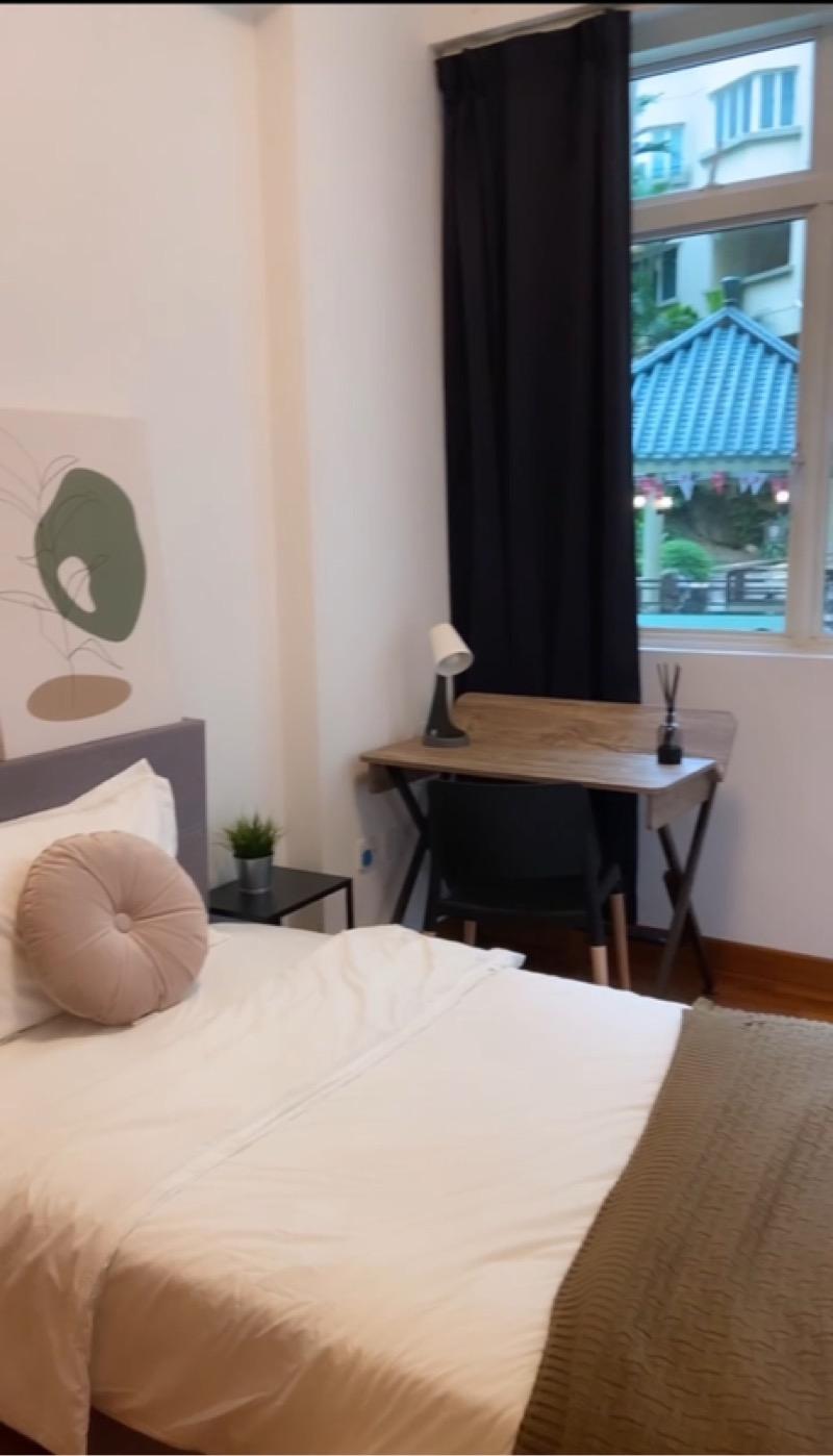 Emerald Garden Condominium Room Rental, $1,599, 1 Bed 2 Bath 200 sqft $8.00 psf