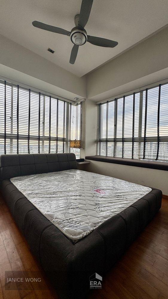 High Floor, Bright and Breezy Unit With Fantastic Views