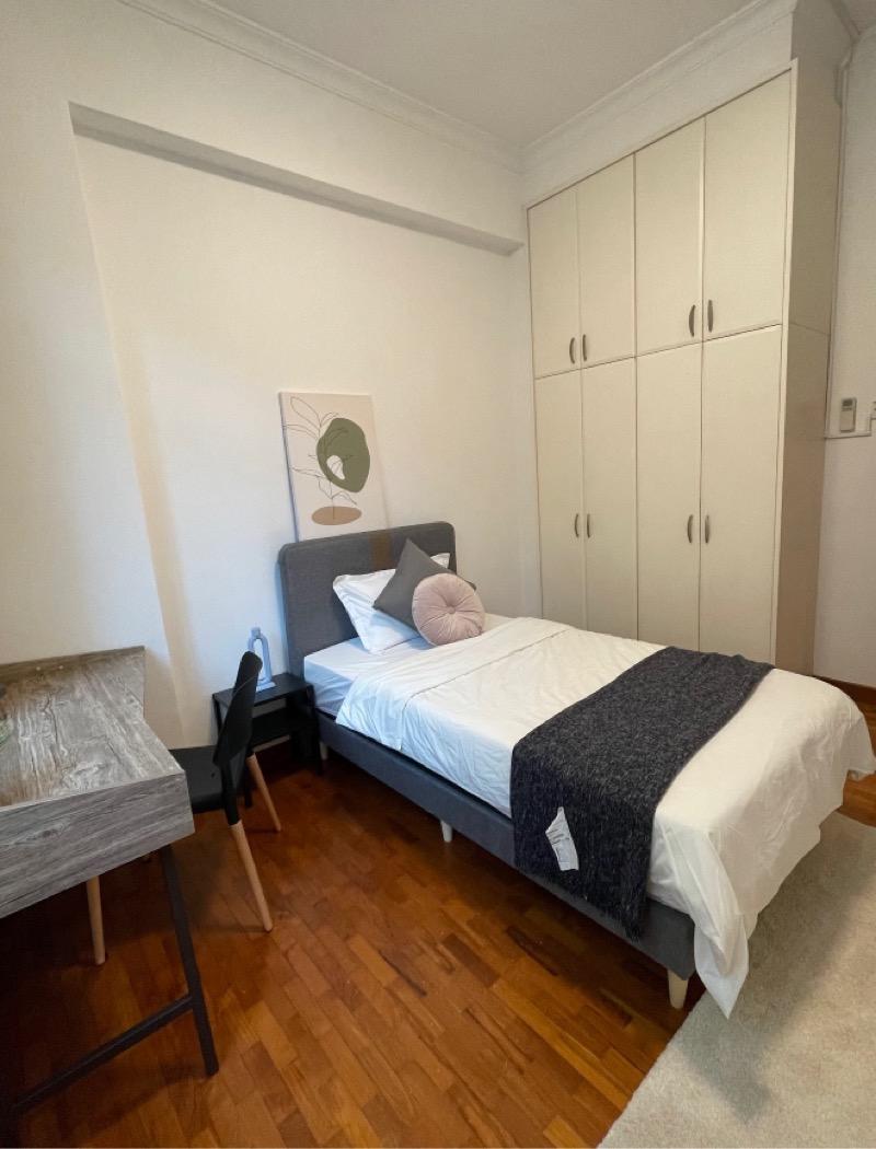 Emerald Garden Condominium Room Rental, $1,649, 1 Bed 2 Bath 200 sqft $8.25 psf