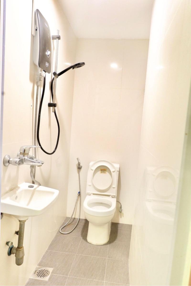 Emerald Garden Condominium Room Rental, $1,649, 1 Bed 2 Bath 200 sqft $8.25 psf