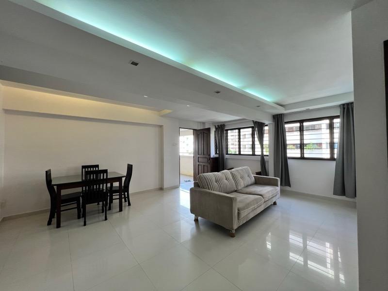Prop-GPT: HDB Apartment: D18 Tampines 453 Tampines Street 42