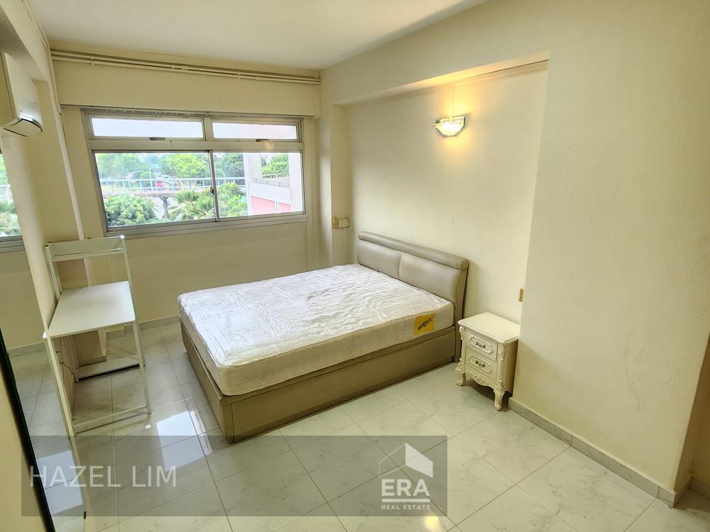 Prop-GPT: HDB - 3 room: D18 Tampines 396 Tampines Avenue 7