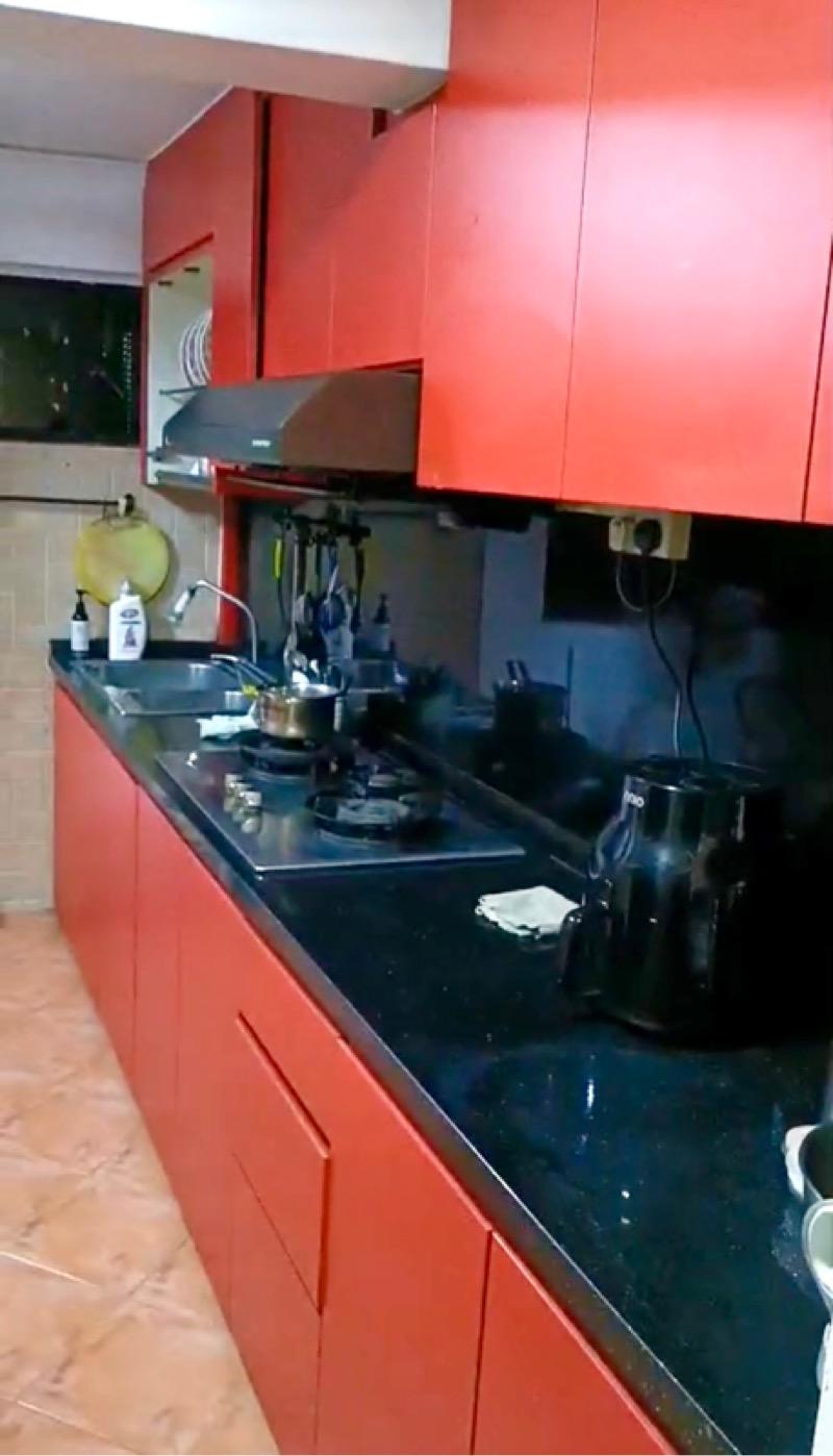 Prop-GPT: HDB Apartment: D03 Queenstown 168A Queensway