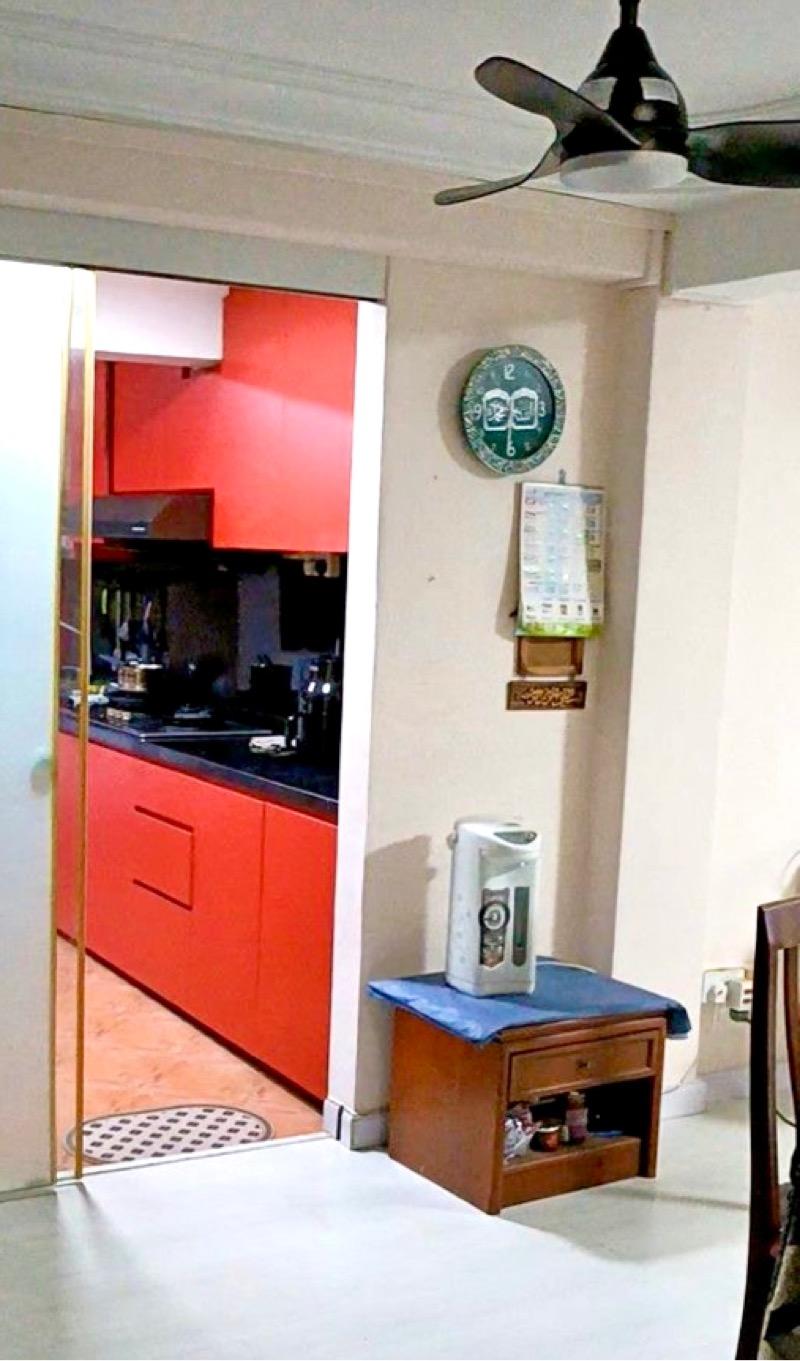 168A Queensway HDB Apartment For Rent, $3,700, 3 Bed 1 Bath 904 sqft $4.09 psf