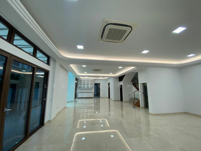 Prop-GPT: Semi-Detached: D19 Sengkang recreation lane, near Serangoon MRT, newly renovated