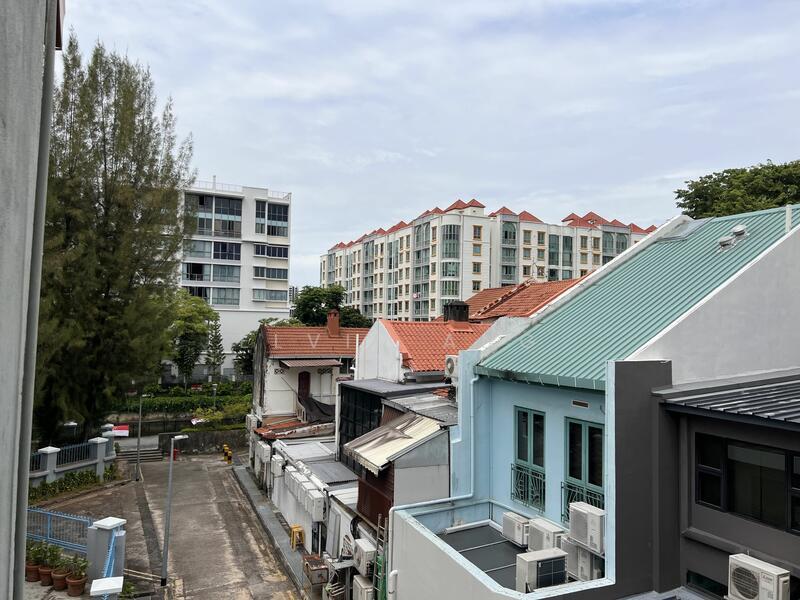 8 Geylang 42 Lorong