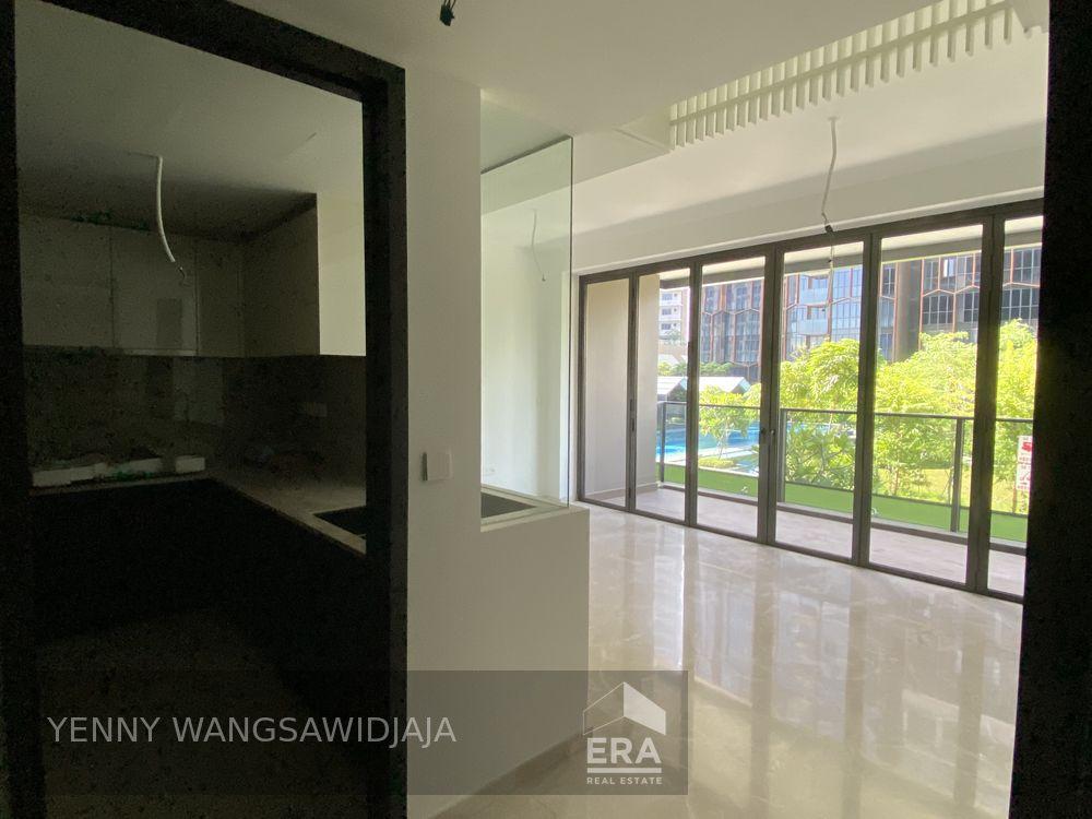 Brand New Unit! Private Lift