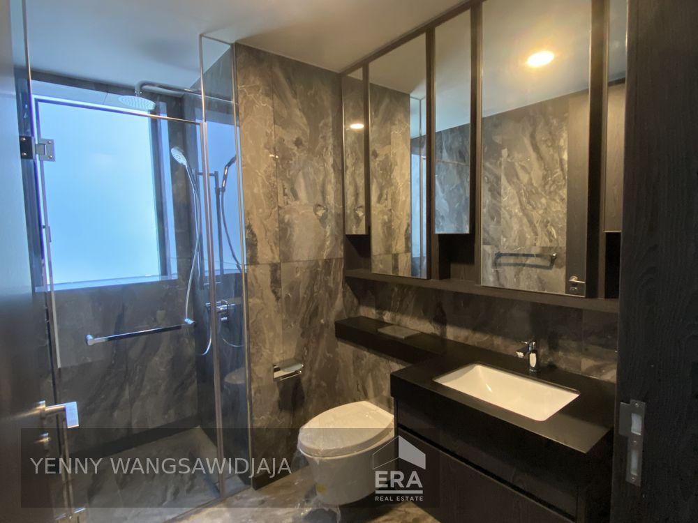 Brand New Unit! Private Lift