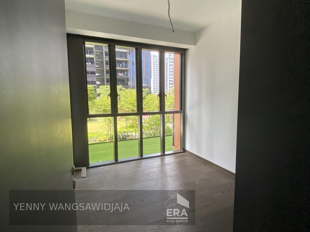 Brand New Unit! Private Lift