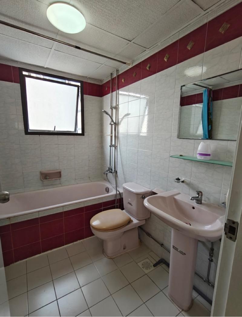 Central Green Condominium Room Rental, $1,749, 1 Bed 1 Bath 180 sqft $9.72 psf