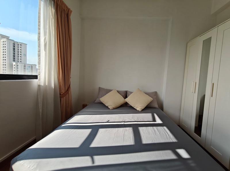 Central Green Condominium Room Rental, $1,749, 1 Bed 1 Bath 180 sqft $9.72 psf