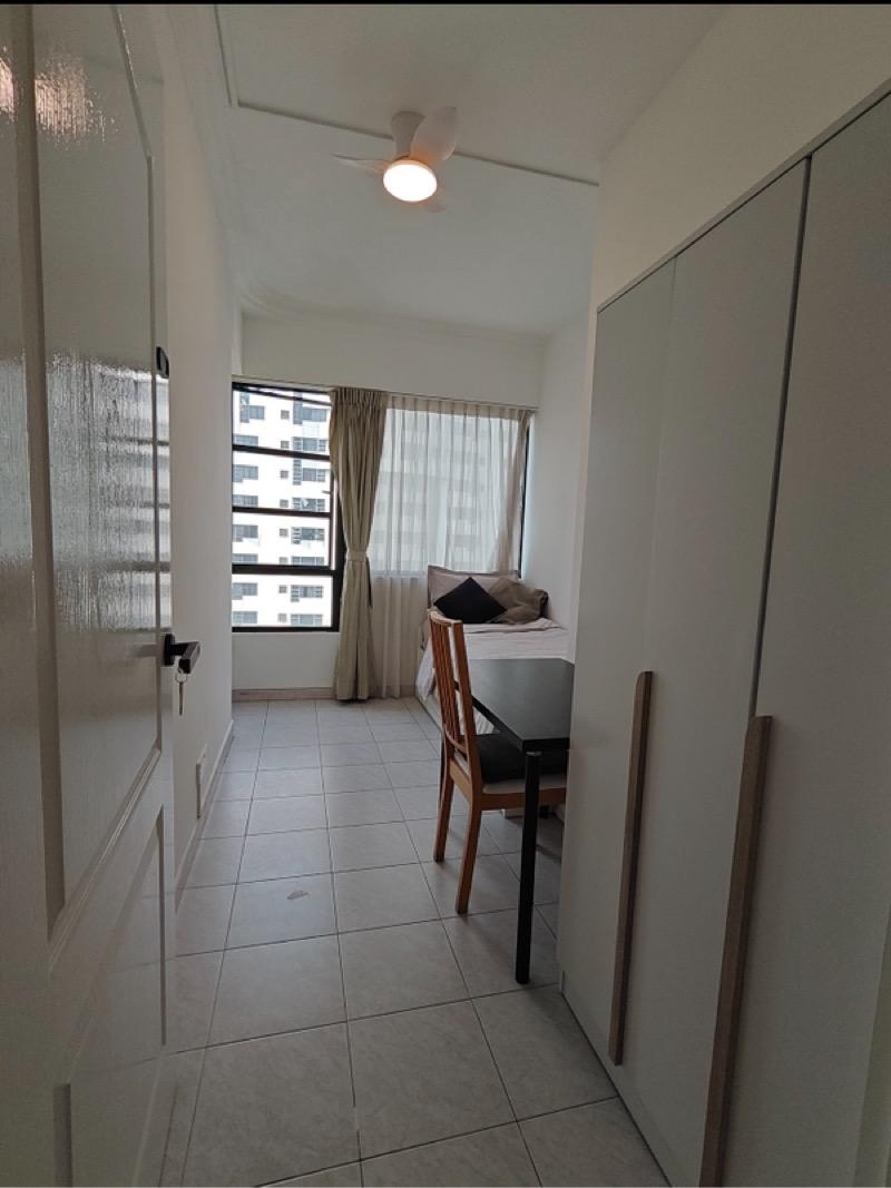 Central Green Condominium Room Rental, $1,449, 1 Bed 1 Bath 160 sqft $9.06 psf