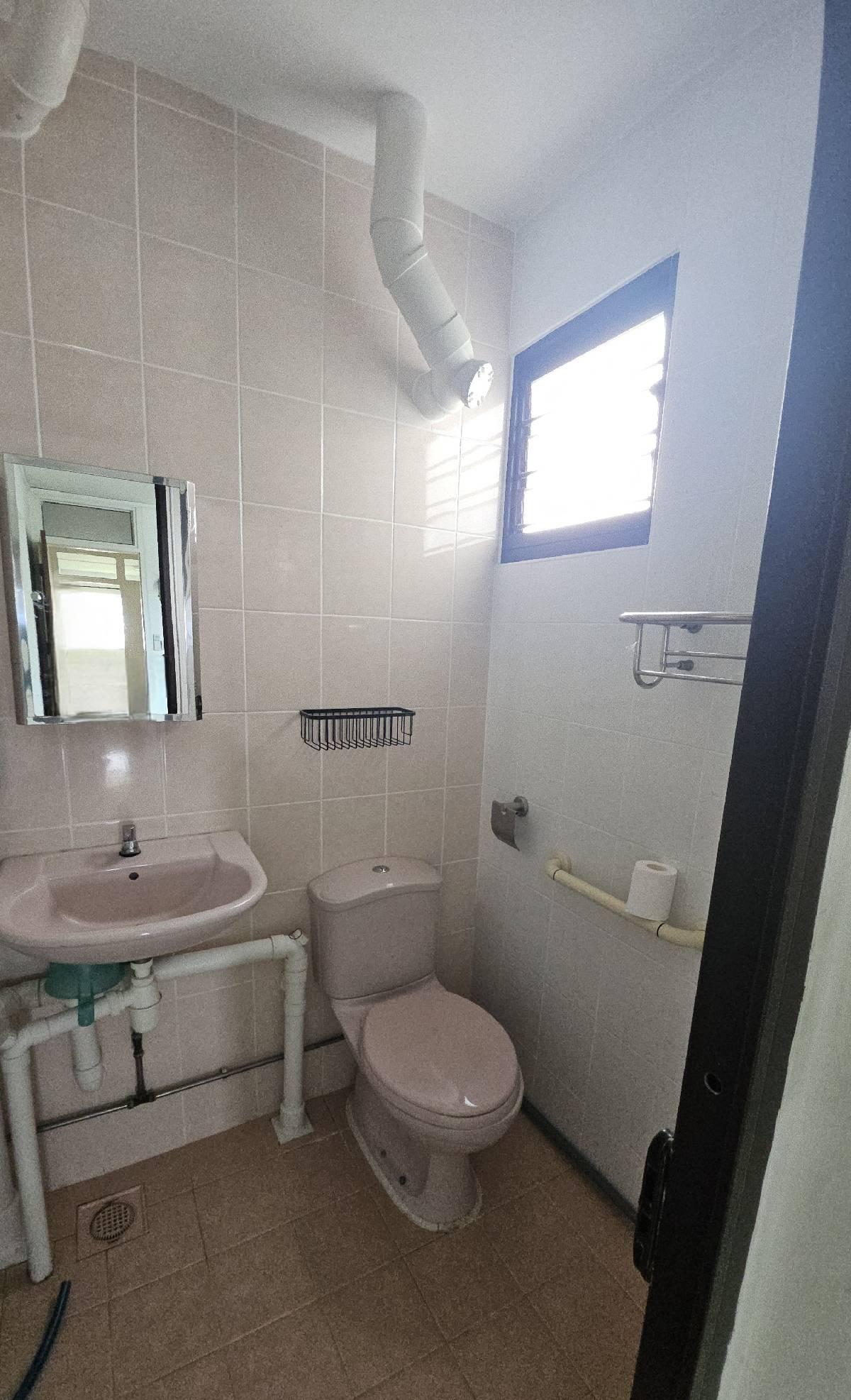 532 Bedok North Street 3 HDB Apartment Room Rental, $1,500, 1 Bed 1 Bath 129 sqft $11.63 psf