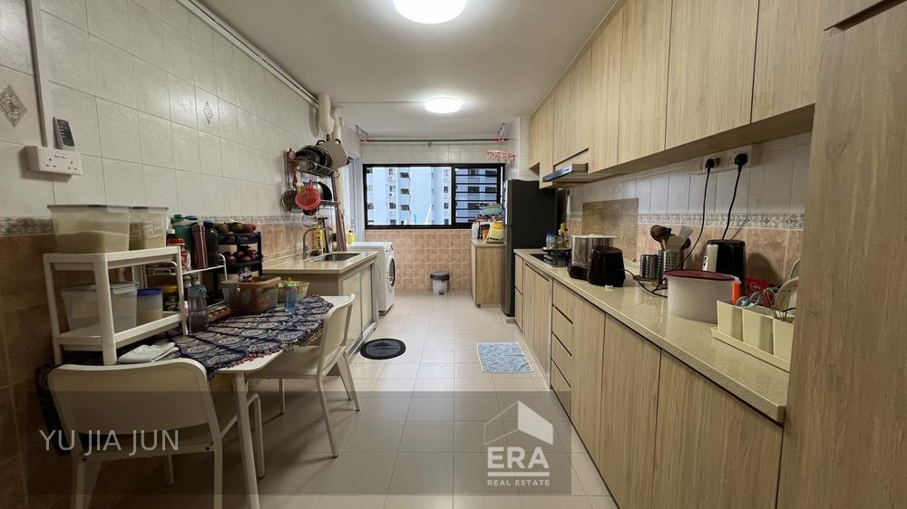 305 Clementi Avenue 4: D05 Clementi HDB - 2 room | Prop-GPT the AI-Powered Property Guru