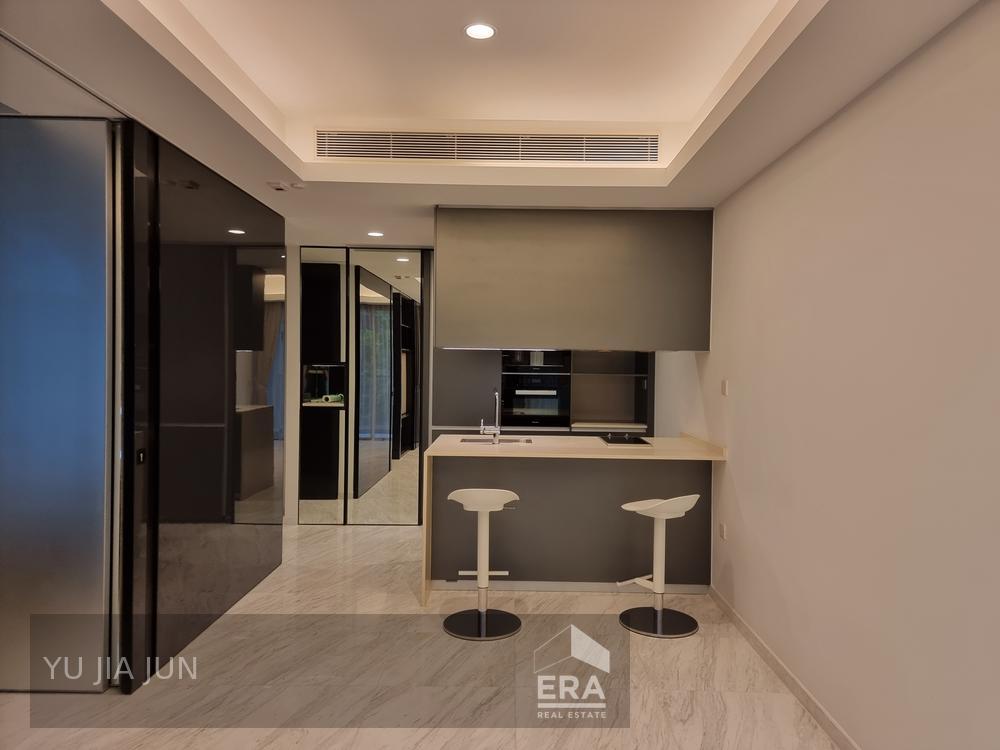 1 Bedder Right in the Heart of Orchard Rd!