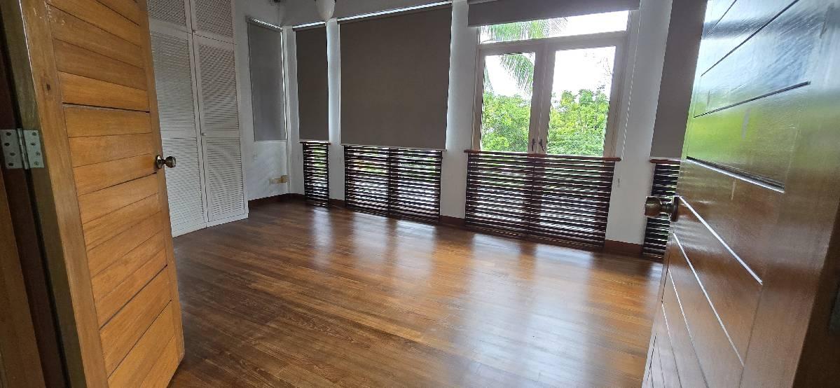 Super CHEAP bungalow to rent at  sunset place  Detached House For Rent, $20,000, 5 Bed 5 Bath 10,000 sqft $2.57 psf