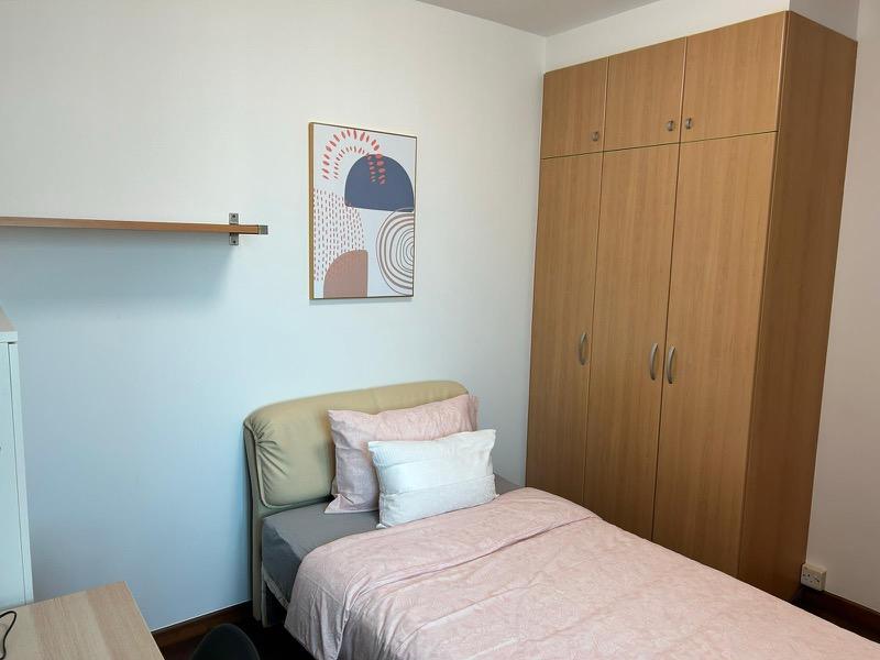 Queens Condominium Room Rental, $1,850, 1 Bed 1 Bath 180 sqft $10.28 psf