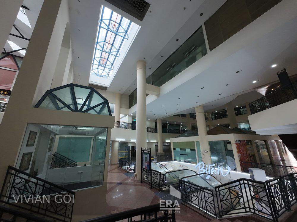 Spacious Commercial Unit for Rent