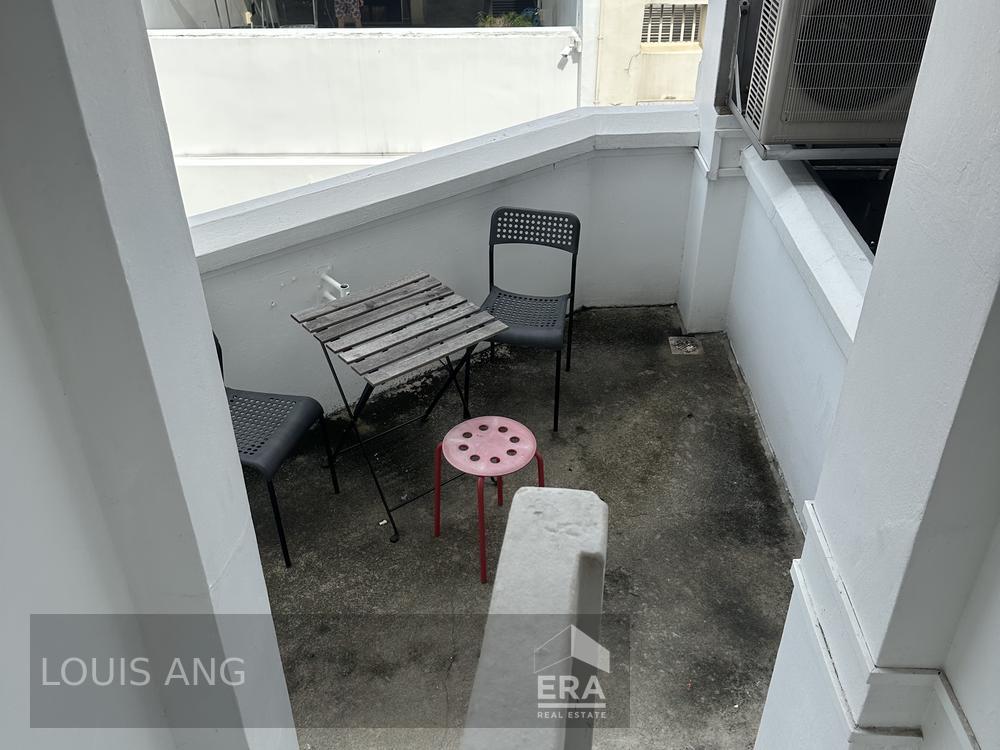 Shophouse Office Next to Maxwell and Chinatown, With Attached Washroom