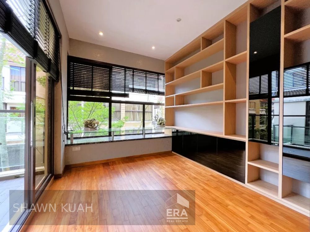 5 Bedroom Immediate Move-in Cluster Landed With Pool and Gym