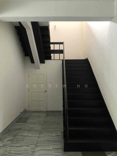 Near MRT! Renovated Kitchen & Bathrooms! Ample Parking Space!