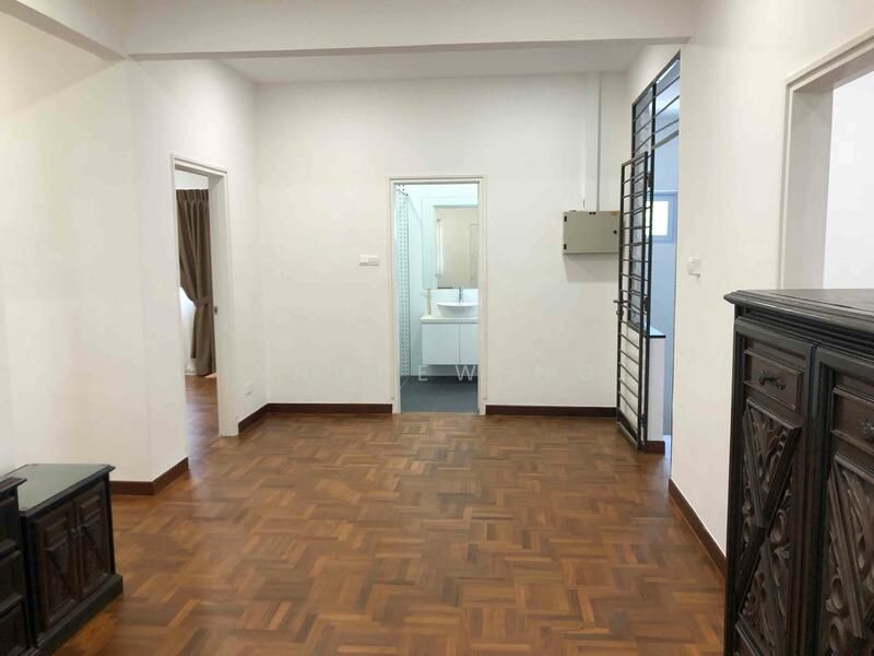 Near MRT! Renovated Kitchen & Bathrooms! Ample Parking Space!