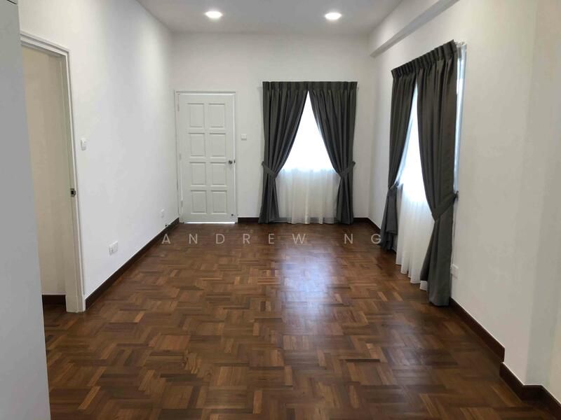 Near MRT! Renovated Kitchen & Bathrooms! Ample Parking Space!