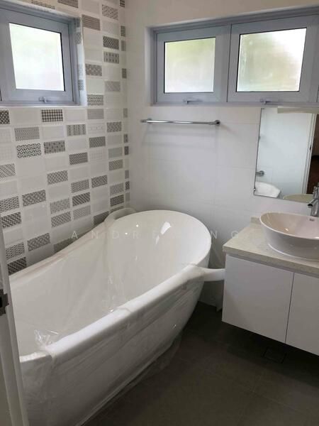 Near MRT! Renovated Kitchen & Bathrooms! Ample Parking Space!