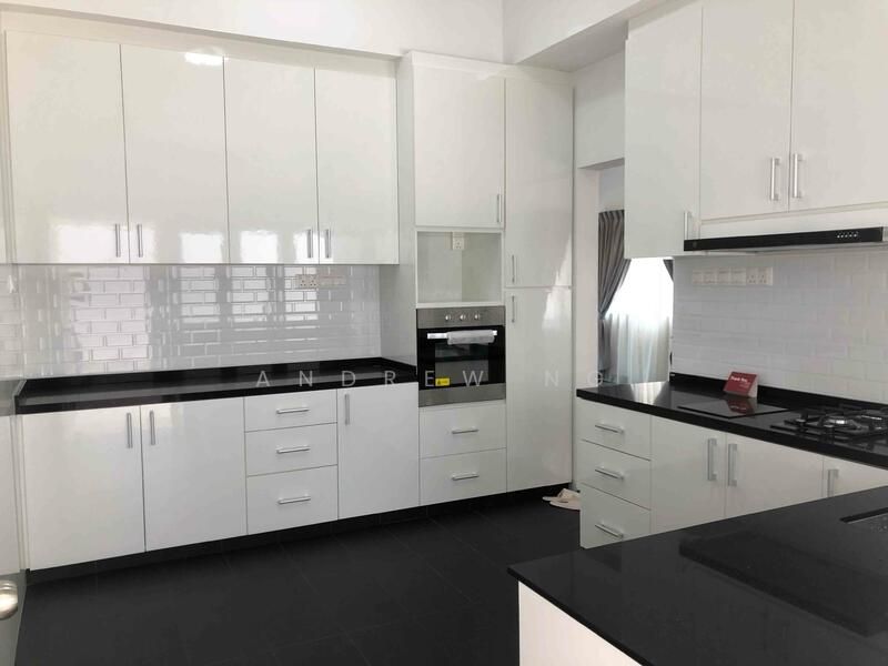 Near MRT! Renovated Kitchen & Bathrooms! Ample Parking Space!