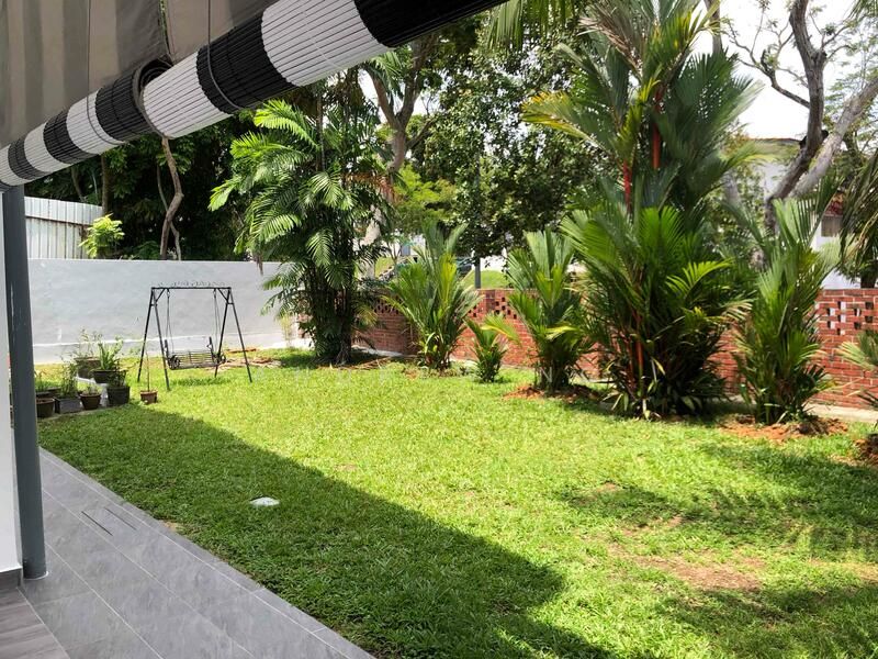 Near MRT! Renovated Kitchen & Bathrooms! Ample Parking Space!