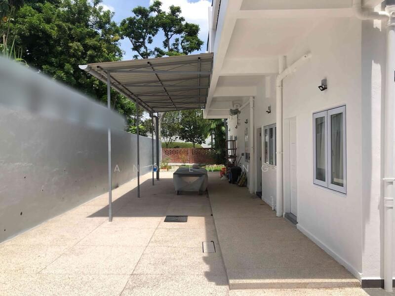 Near MRT! Renovated Kitchen & Bathrooms! Ample Parking Space!