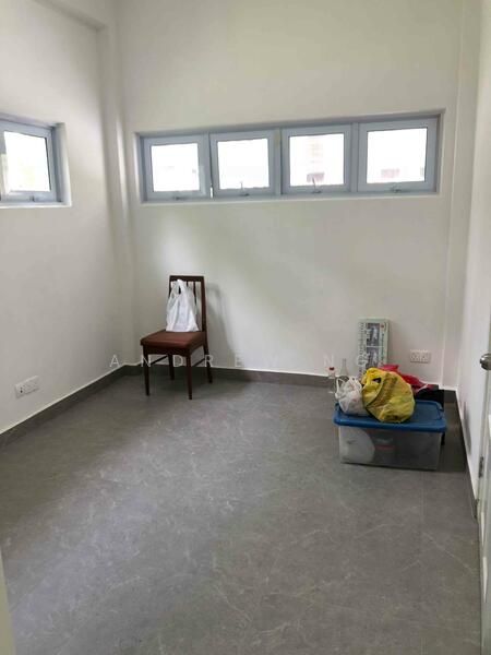 Near MRT! Renovated Kitchen & Bathrooms! Ample Parking Space!