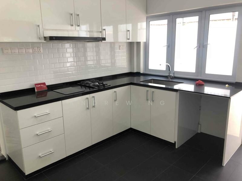 Near MRT! Renovated Kitchen & Bathrooms! Ample Parking Space!