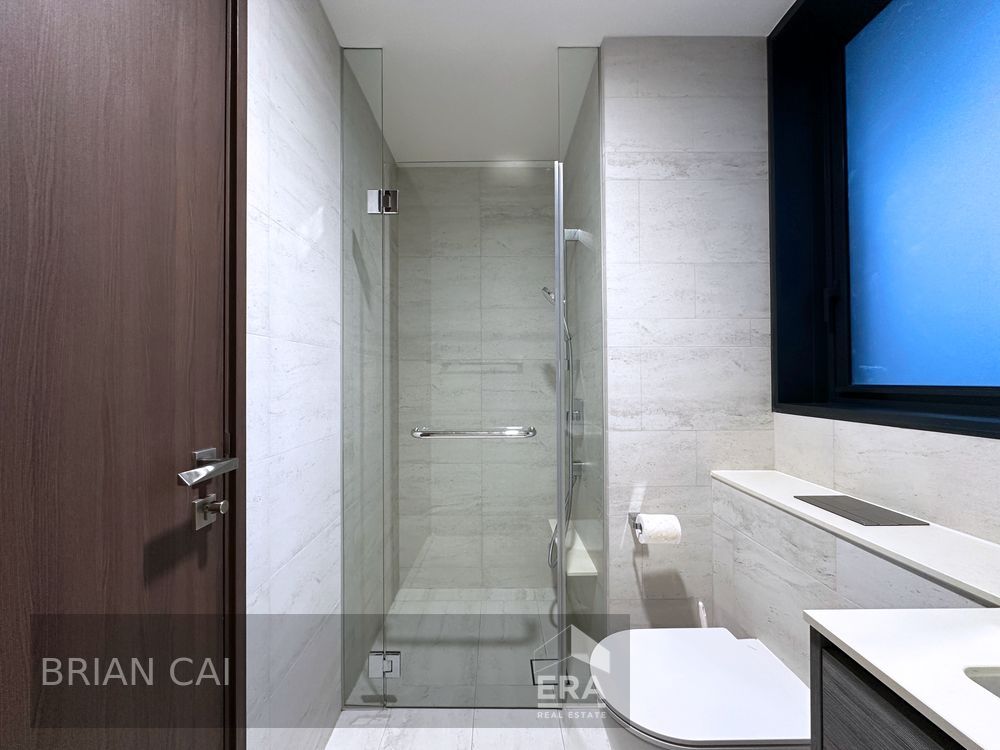 Modern Full Furnished, Prime Location! Immediate Availability!