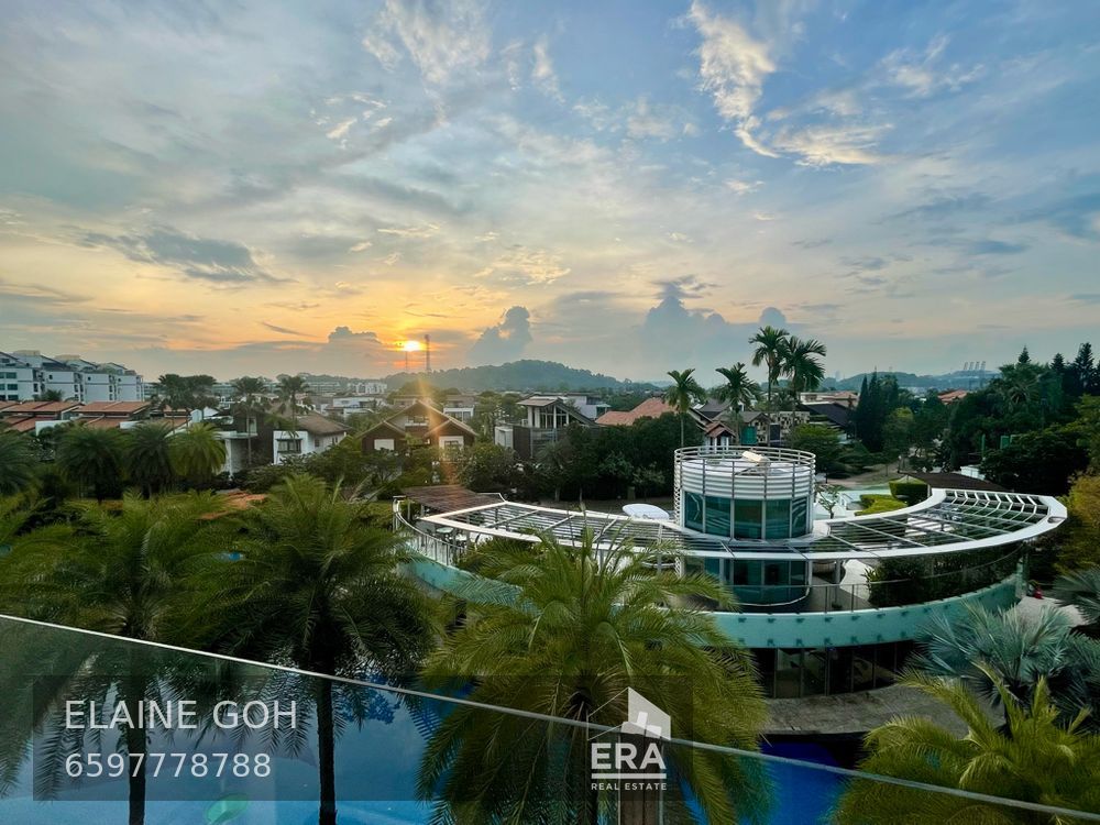 3 Room 3 Bath Reno Kitchen No Road and Pool Noise Off Balcony Seaview!