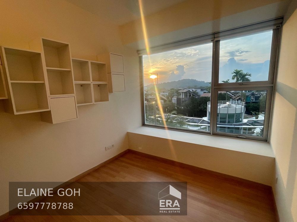 3 Room 3 Bath Reno Kitchen No Road and Pool Noise Off Balcony Seaview!