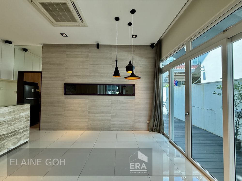 3.5 Storey Semi-d Freehold 4 Rooms Pte Lift & Pool 1 Km Henry Park Pri