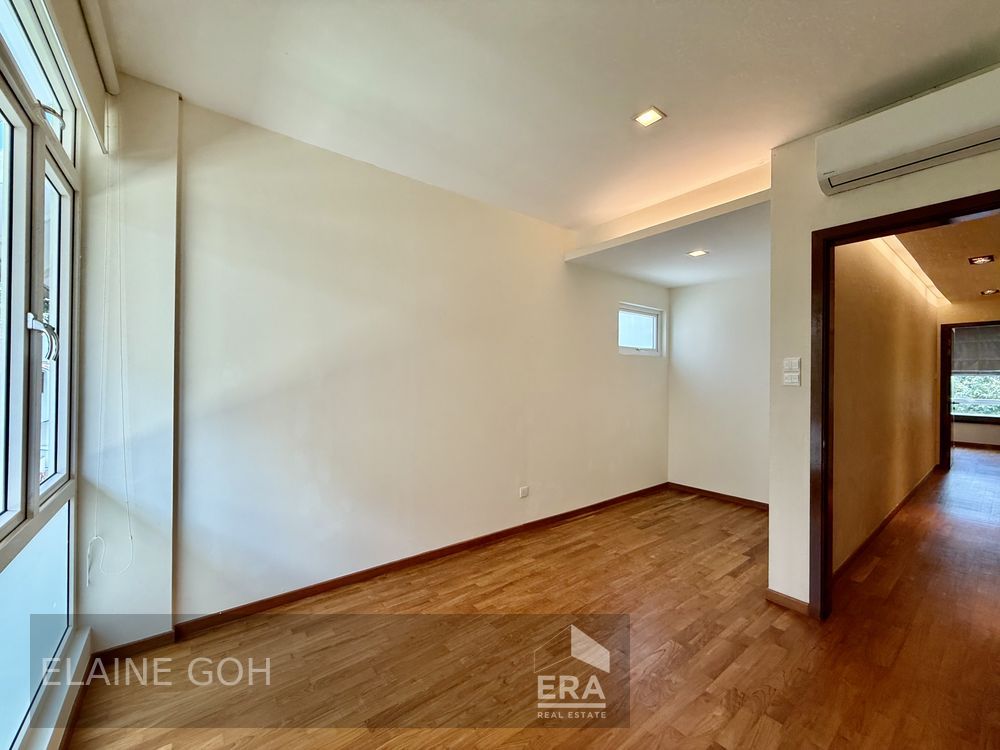 3.5 Storey Semi-d Freehold 4 Rooms Pte Lift & Pool 1 Km Henry Park Pri