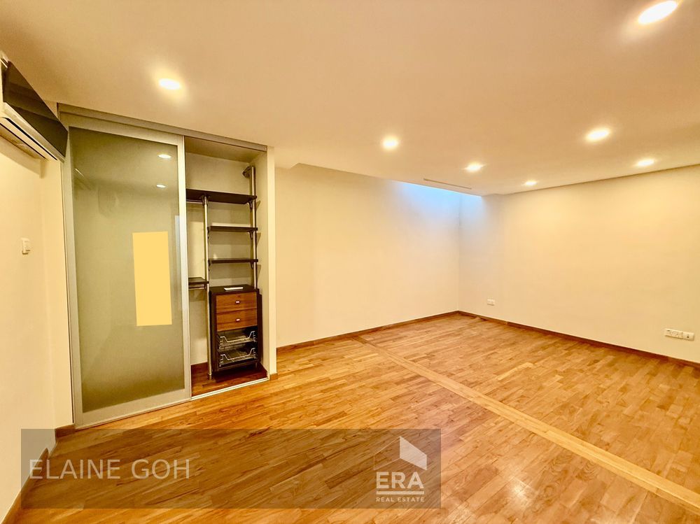 3.5 Storey Semi-d Freehold 4 Rooms Pte Lift & Pool 1 Km Henry Park Pri