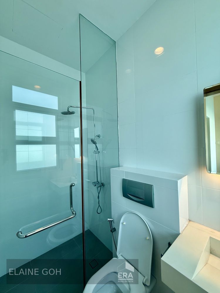 3.5 Storey Semi-d Freehold 4 Rooms Pte Lift & Pool 1 Km Henry Park Pri