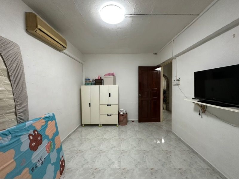 229 Bukit Batok East Avenue 3 HDB Apartment Room Rental, $450, 1 Bed 107 sqft $4.21 psf