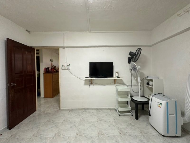 229 Bukit Batok East Avenue 3 HDB Apartment Room Rental, $450, 1 Bed 107 sqft $4.21 psf